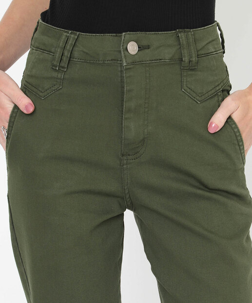 Calça Mom Sarja Bolsos Cintura Alta Sawary Verde