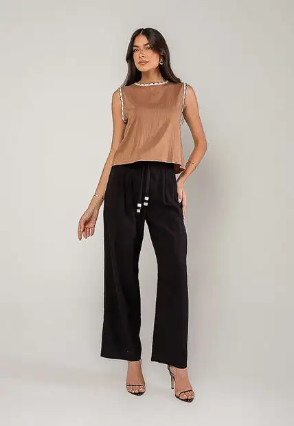 Regata Alfaiataria Com Renda nas Cavas E Gola Marrom Salvatore