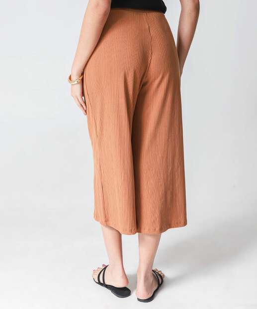 Calça Pantacourt Feminina Canelada Marisa Marrom