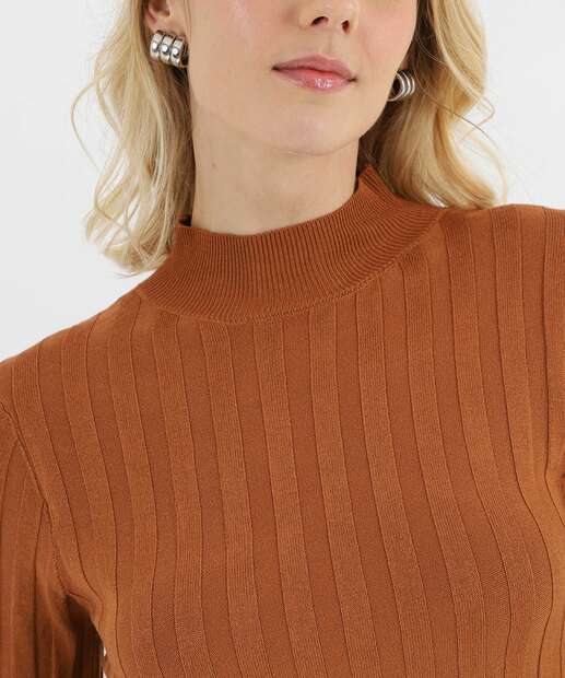 Suéter Feminino Cropped Gola Alta Marisa Marrom