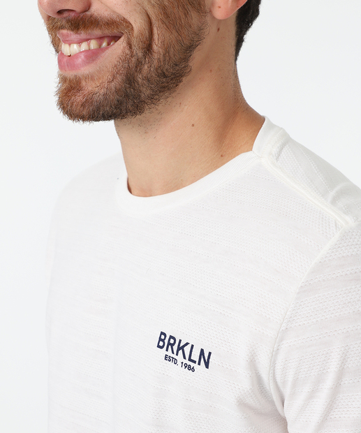 Camiseta Masculina Textura Listrada Marisa Off White
