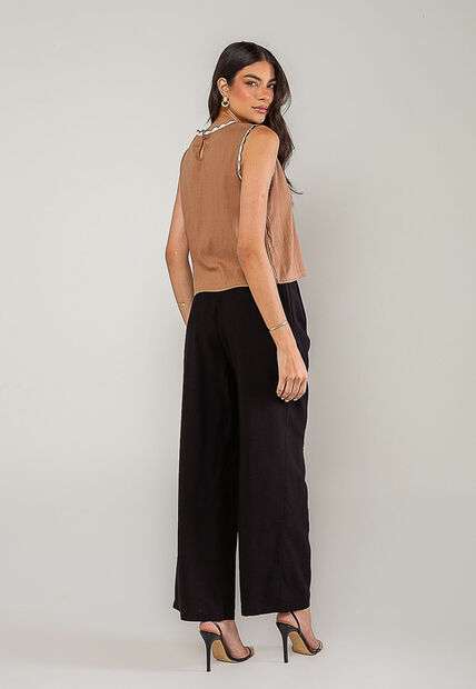 Regata Alfaiataria Com Renda nas Cavas E Gola Marrom Salvatore