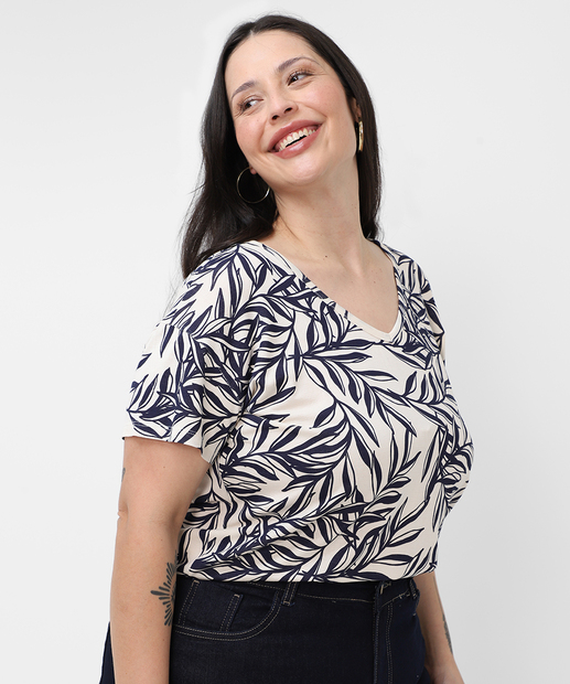 Image_Blusa Plus Size Feminina Estampa Folhas Marisa Bege