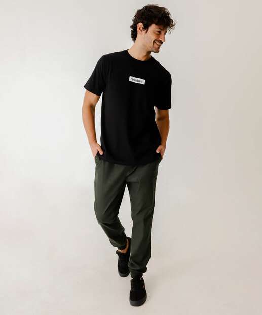 Camiseta Masculina Estampa Frontal Marisa Preto