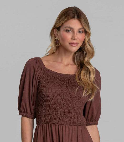 Vestido Curto Feminino em Visco Maquinetada Dianna Marrom