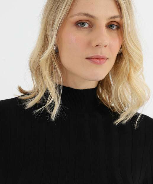 Suéter Feminino Cropped Gola Alta Marisa Preto