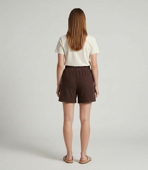 Shorts Feminino Moletinho Gorgurinho Infinita Cor Marrom