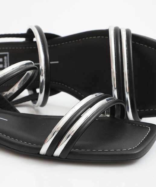 Sandália Feminina Rasteira Metalizada Moleca Preto