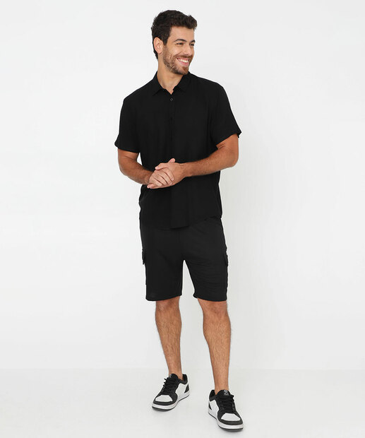 Camisa Masculina Manga Curta com Botões Marisa Preta