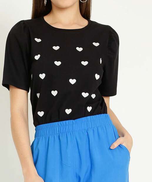Blusa Feminina Com Bordado Coração Manga Curta Marisa 