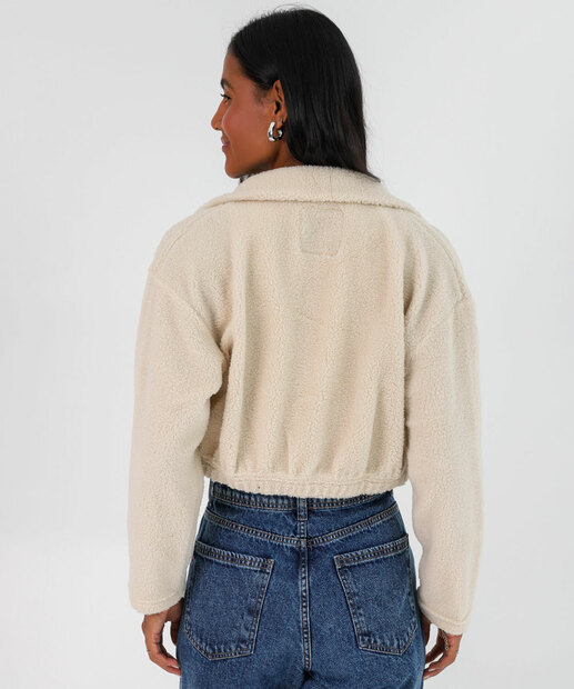 Jaqueta Feminina Cropped Peluciada com Botões Marisa Bege