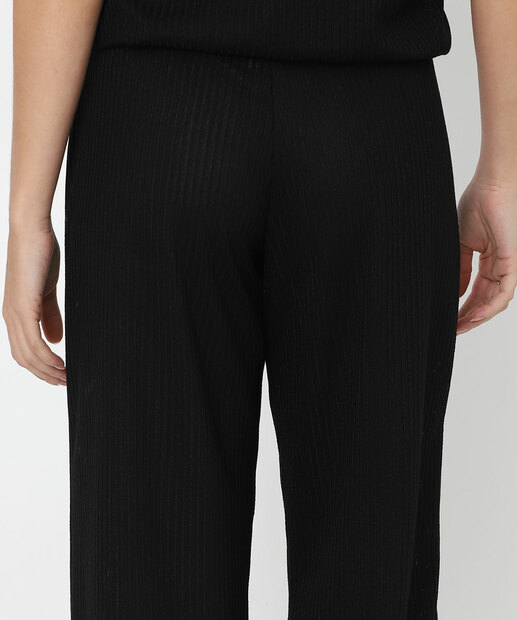 Calça Reta Feminina Canelada Marisa Preto