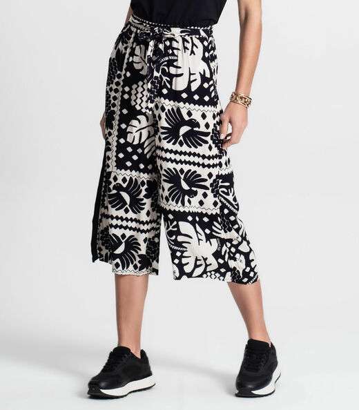 Calça Pantacourt Infinita Cor Preto