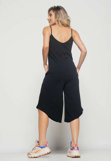 Macacão Alça Fina  Pantacourt Canelado Preto