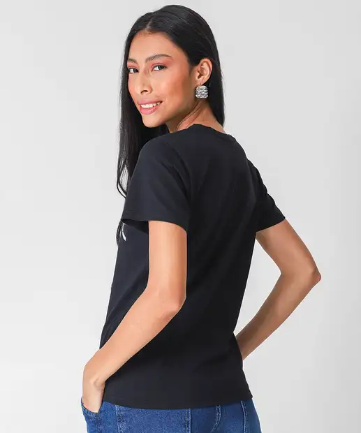 Camiseta Feminina Estampada Marisa Preto