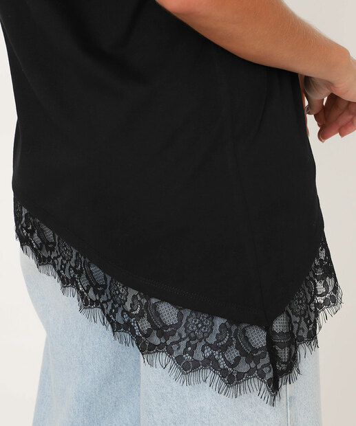 Camiseta Feminina Renda Assimétrica Marisa Preta