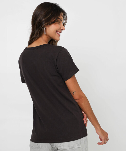 Camiseta Feminina Estampa Frase Manga Curta Marisa Marrom