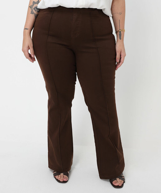 Calça Plus Size Feminina Flare Sarja Friso Marrom