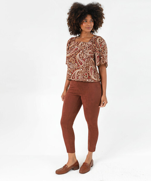 Blusa Feminina Estampa Paisley Manga Curta Marisa Marrom