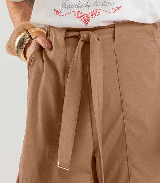 Shorts Feminino em Tecido Acetinado Dianna Marrom