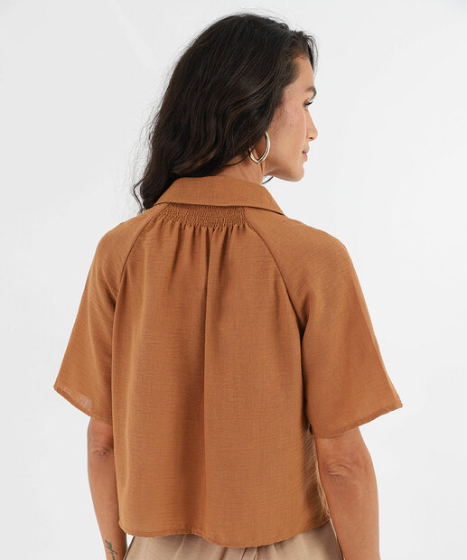 Camisa Feminina Cropped Botões Manga Curta Marisa Marrom
