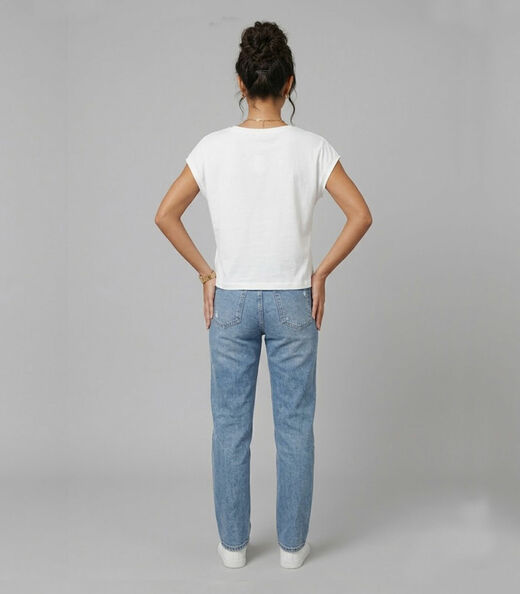Blusa Feminina Com Estampa Localizada Infinita Cor Bege