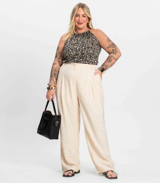 Blusa de Alça Plus Size Infinita Cor Bege