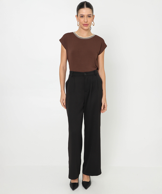 Blusa Feminina Retilínea Manga Curta Marisa Marrom