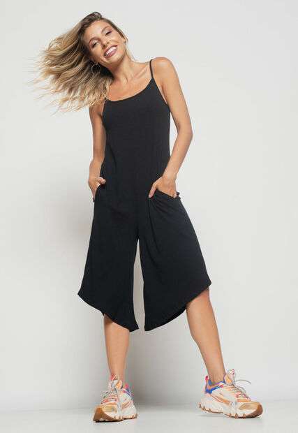 Macacão Alça Fina  Pantacourt Canelado Preto