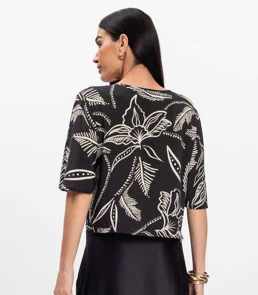 Blusa Feminina em Tecido Infinita Cor Preto