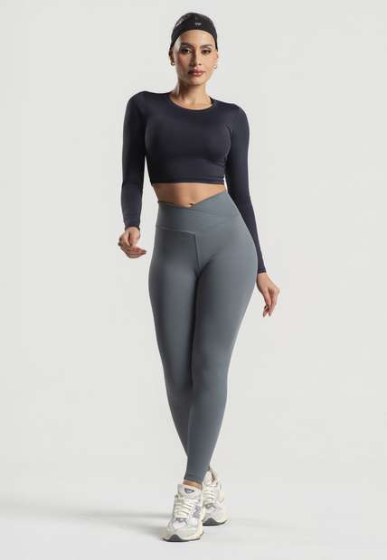 Cropped Básico Manga Longa Decote Redondo Preto Wemood