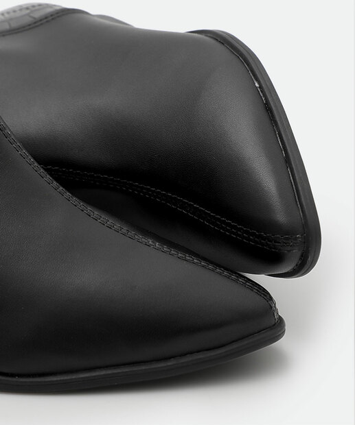 Bota Feminina Cano Curto Bico Fino Via Uno Preto