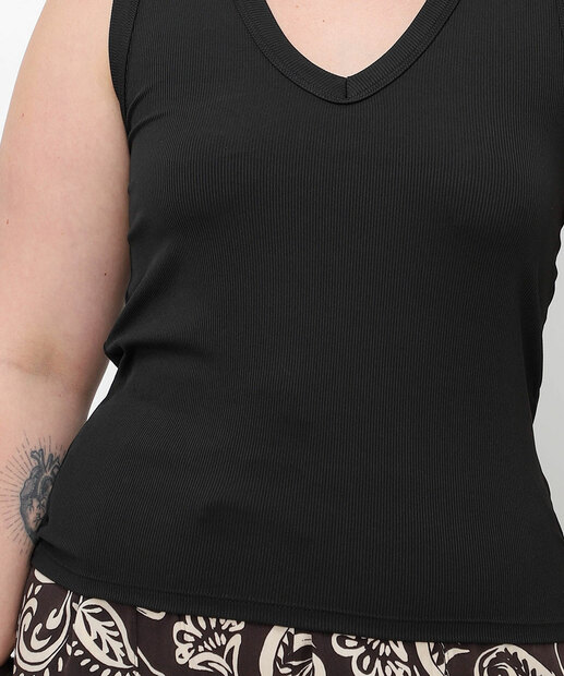 Blusa Regata Plus Size Canelada Marisa Preto