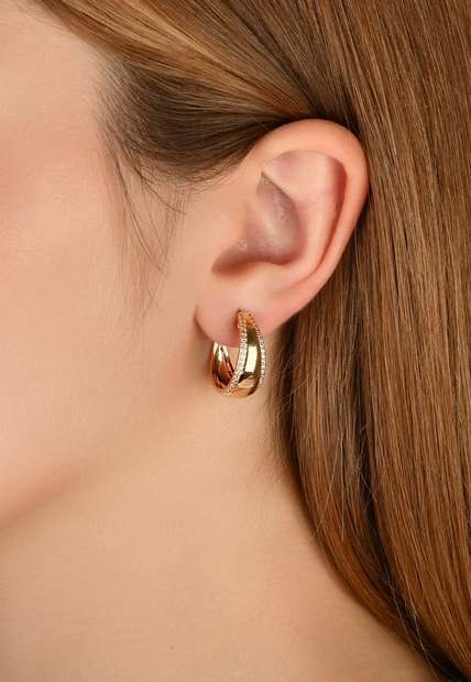 Brinco Semijoia de Argola Liso Cravejada Com Micro Zircônias Em Banho 18 k