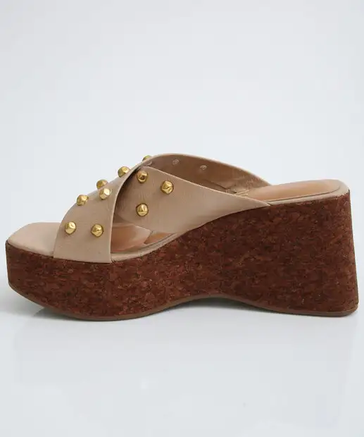 Tamanco Feminino Plataforma Tachas Vizzano