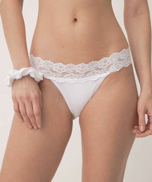 Calcinha com Renda e Frufru de Cabelo Marisa Branco