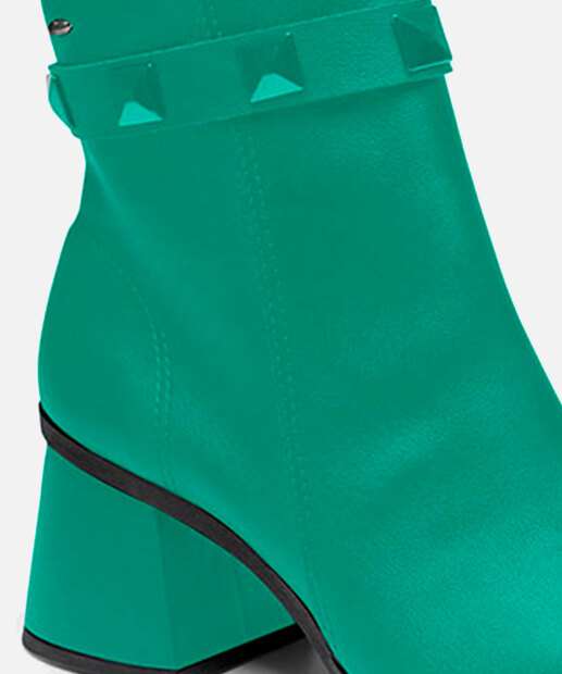 Bota Feminina Cano Curto Tachas Salto Grosso Dakota 