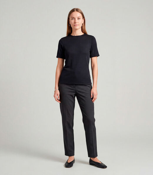 Blusa Feminina Justa Com Manga Curta Infinita Cor Preto