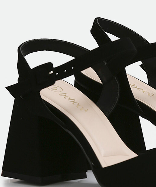 Scarpin Feminino Bico Fino Salto Grosso Bebecê 