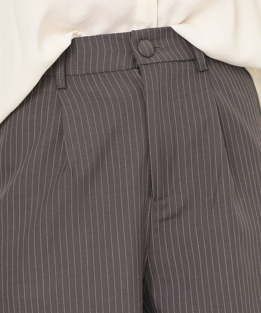 Short Alfaiataria Risca De Giz Feminino Marisa Cinza