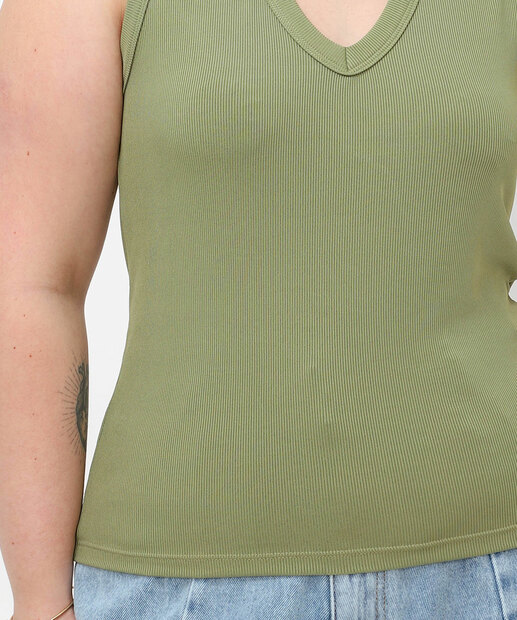 Blusa Regata Plus Size Canelada Marisa Verde