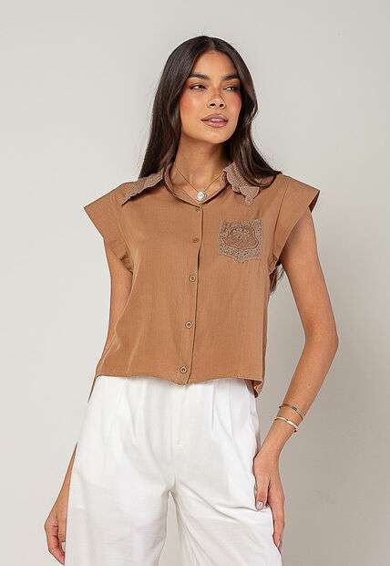 Image_Blusa Alfaiataria Com Gola Em Renda E Bolso Decorado Marrom Salvatore