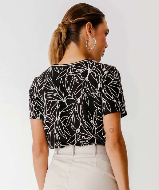 Blusa Feminina Estampa Folhas Manga Curta Marisa