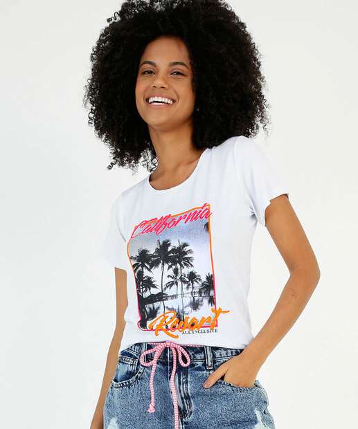 Blusa Feminina Estampa Frontal Coqueiros Manga Curta