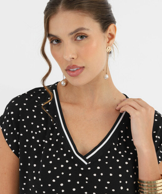 Blusa Feminina Estampa Poá Manga Curta Marisa Preto