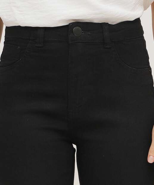 Calça Feminina Sarja Skinny Bolsos 