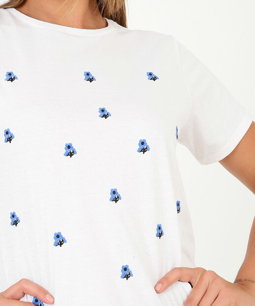 Blusa Feminina Com Bordado Floral Manga Curta Marisa 