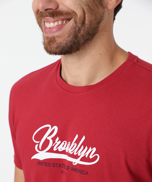 Camiseta Masculina Estampa Frontal Marisa Vermelho