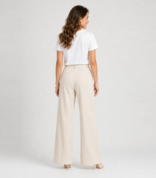 Blusa Feminina Com Estampa Localizada Infinita Cor Bege