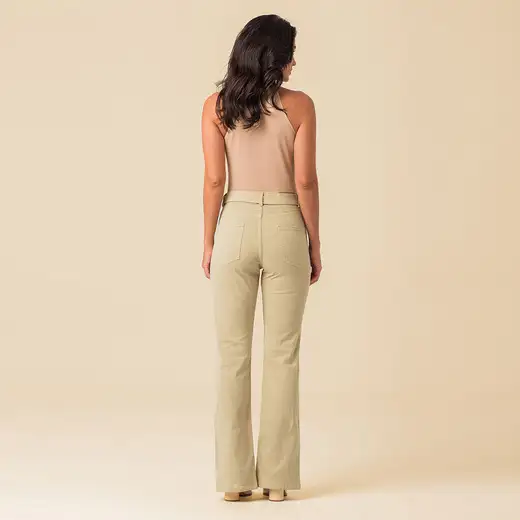 Calça Flare com Cinto Feminina Sarja Disparate